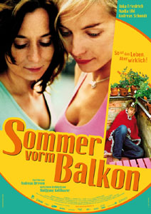 sommer vorm balkon